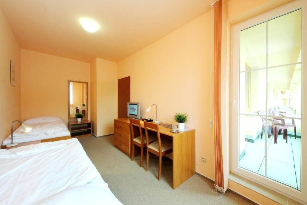 Hotel S-centrum Benesov  Exterior foto